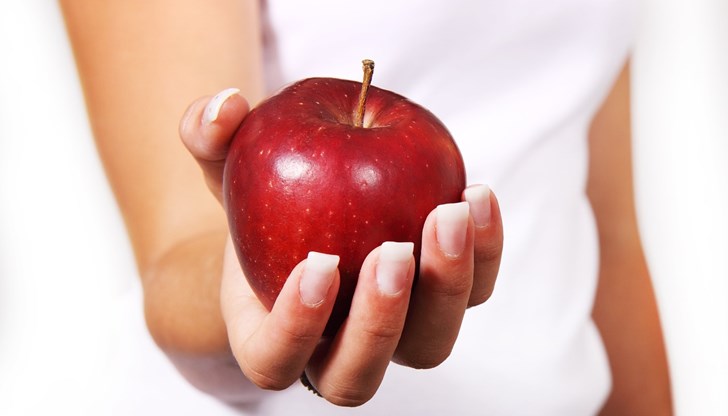 Яденето на една ябълка на ден отдавна се свързва с ползи за здравето и често се нарича мъдър хранителен навик