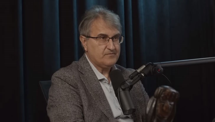 Българите ще вярват на професионални мошеници в политиката, докато липсват оратори, защитаващи европейските ценности, смята икономистът Евгений Кънев