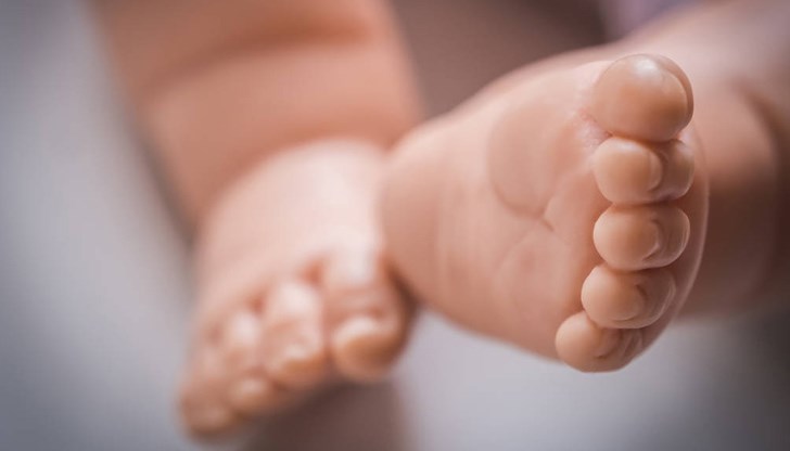 Едномесечно бебе почина след задавяне с кърма