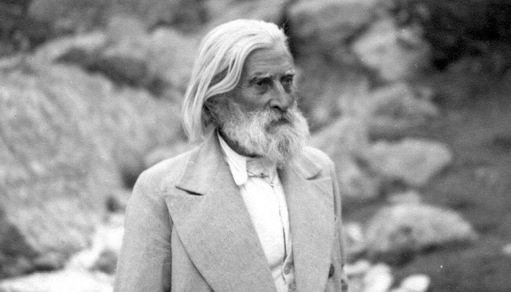 Айнщайн е казал за Учителя: Цял свят се прекланя пред мен, а аз се прекланям пред Петър Дънов от България