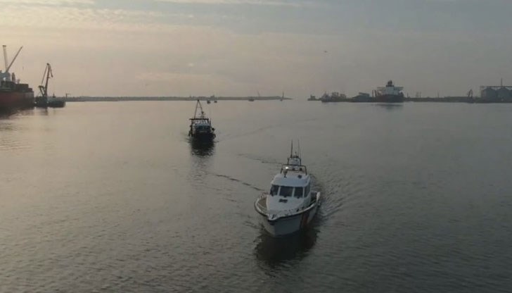 Според румънския съд, плавателните съдове трябва да останат запорирани, докато не бъдат оценени щетите от траленето върху рибните ресурси и дънната екосистемата