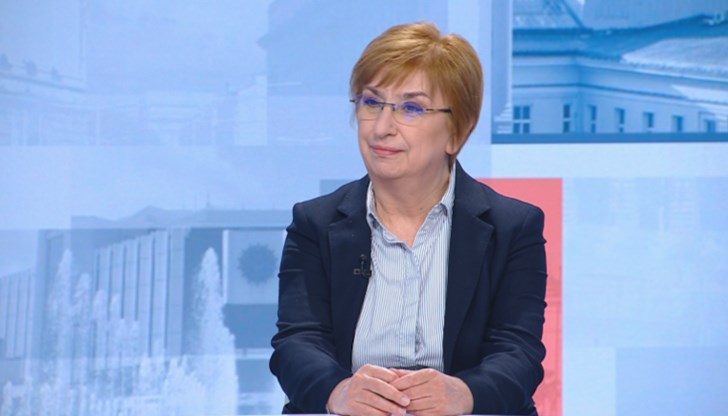 Едни и същи хора буквално за часове променят позициите си и това води до извода, че нещо друго стои зад това, коментира тя