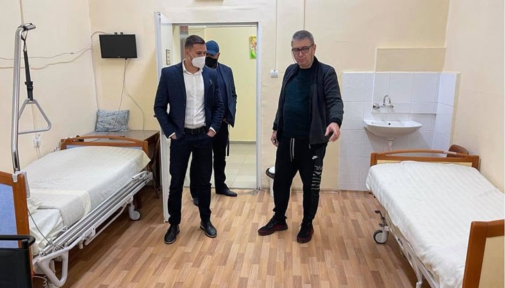 Той се е класирал на първо място след конкурс за длъжността Той се е класирал на първо място след конкурс за длъжността