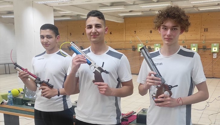 Русенци доказаха своето превъзходство и не оставиха шанс на останалите си конкуренти