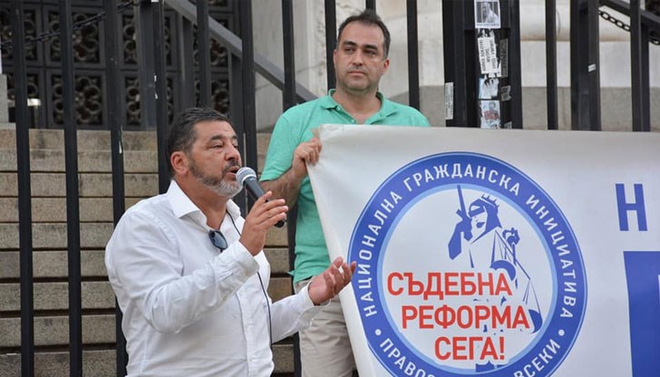 Не мисля че Борислав Сарафов ще бъде кандидат за следващ главен прокурор, заяви Велислав Величков