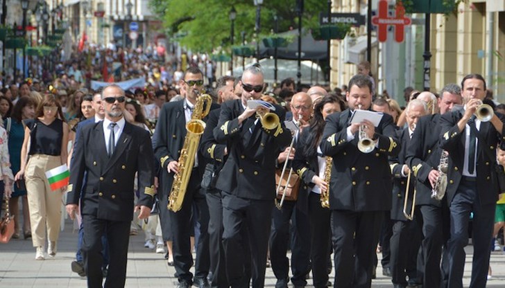 Началото на честванията ще бъде дадено в 10:30 часа