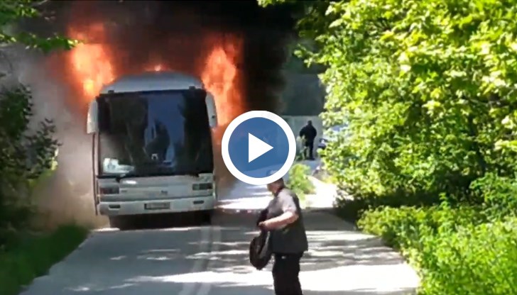 Автобус с 33-ма български туристи се запали в Северна Гърция