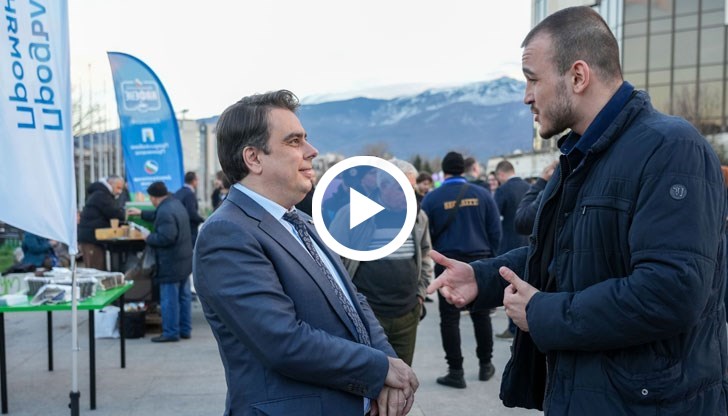 Като опозиция можем да стоим встрани и да гледаме сеира, но това е зле за държавата, заяви съпредседателят на „Продължаваме промяната“