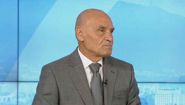 Много по-лесно може да се окаже влияние върху 13 членове на ВСС, посочи юристът