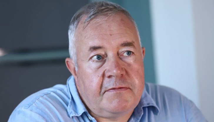 Той искрено страда, като гледа как се разсипва изграденото по време на неговото управление, и което смята за своя заслуга, обясни социалният антрополог