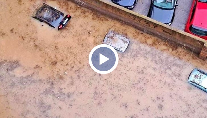 Порои наводниха мазета, потопени са коли, има затворени пътища