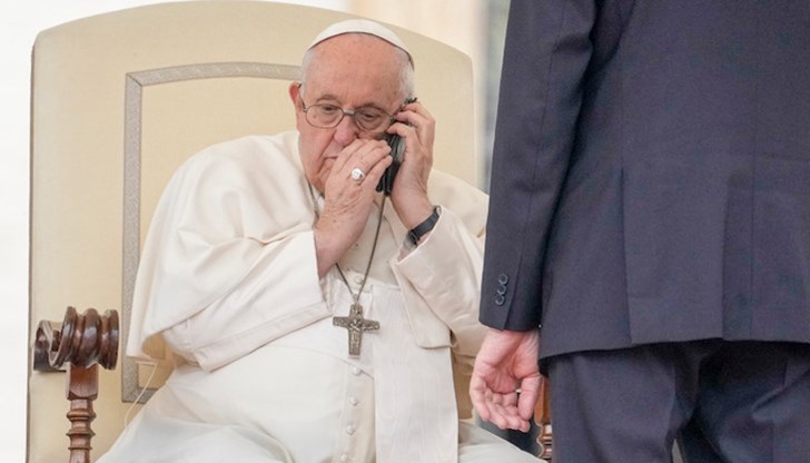 86-годишният глава на Римокатолическата църква е критично настроен към мобилните устройства