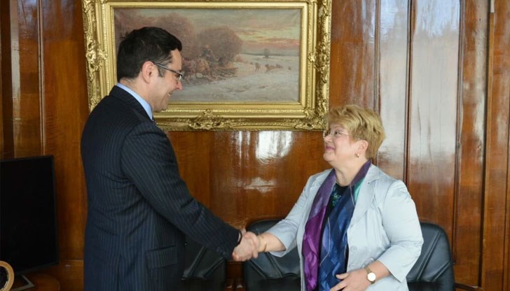 Министърът на иновациите и посланик Предеску разговаряха за организирането на двустранен бизнес форум в Северна България Министърът на иновациите и посланик Предеску разговаряха за организирането на двустранен бизнес форум в Северна България