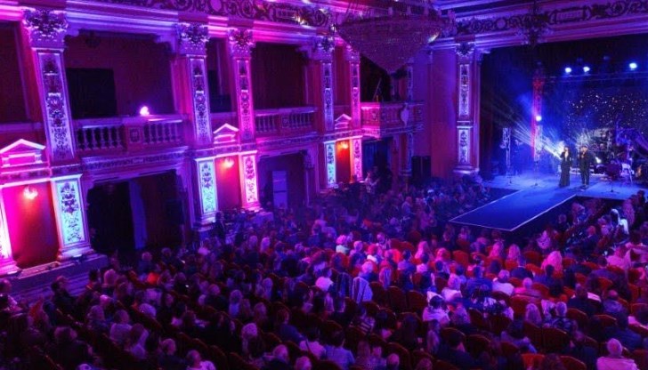 Няколко биса огласиха Военния клуб