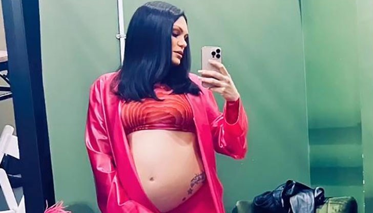 През 2021 година певицата преживя аборт През 2021 година певицата преживя аборт