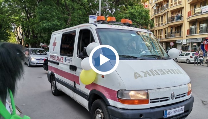 Други пък се наложи да си бутат превозното средство, тъй като закъса по пътя