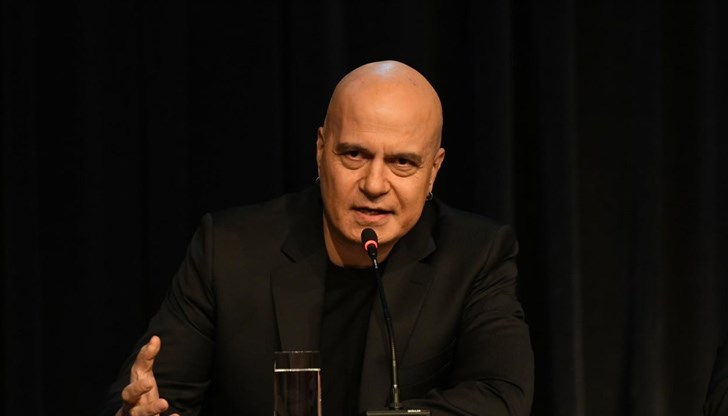 Голям проблем за една песничка. Всъщност това е политическа сатира