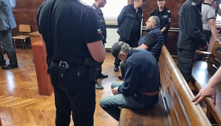 Окръжният прокурор Георги Георгиев каза, че е доволен, че съдът е признал и двамата подсъдими за виновни по всички обвинения Окръжният прокурор Георги Георгиев каза, че е доволен, че съдът е признал и двамата подсъдими за виновни по всички обвинения