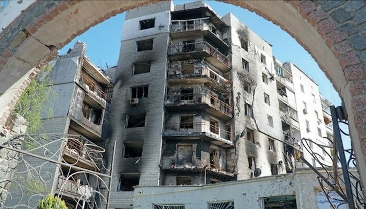 Експозицията включва 20 табла с кадри от местата на бойните действия Експозицията включва 20 табла с кадри от местата на бойните действия