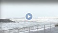 Огромни вълни удариха бреговете на Индия