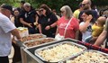 Приготвиха качамак за 500 души в село Шумнатица