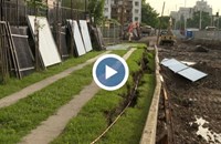 Дъждът срути ограда на блок в София