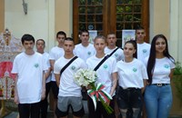 Ученици от ПГДВА „Йосиф Вондрак“ отдадоха почит към делото на Христо Ботев