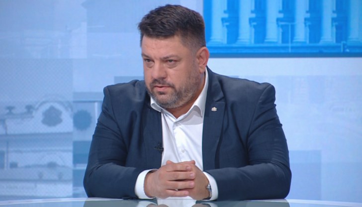 Той посочи, че социалистите биха се съгласили с отпадането на статута на служебните правителства Той посочи, че социалистите биха се съгласили с отпадането на статута на служебните правителства