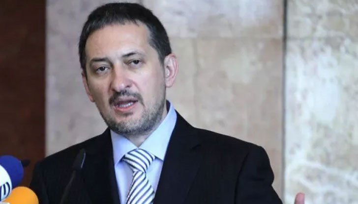 Дори и в своя вреда, допълни бившият македонски премиер