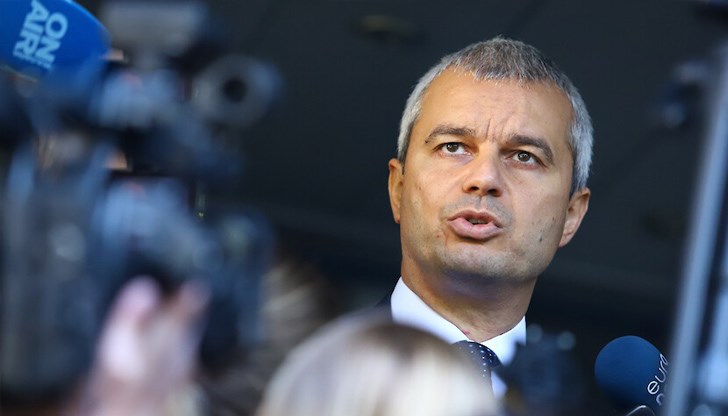 Проектът на ДПС е опасен, смята лидерът на "Възраждане" Проектът на ДПС е опасен, смята лидерът на "Възраждане"