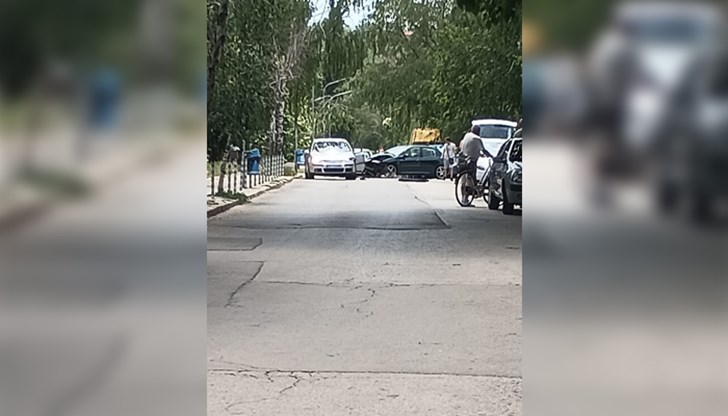 Инцидентът се е случил на кръстовището между улица "Захари Стоянов" и "Бели брези"