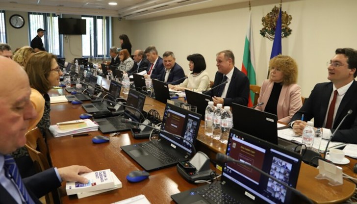 Тогава ще се произнесе по допустимостта на второто предложение за установяване на основания за предсрочно освобождаване на главния прокурор Тогава ще се произнесе по допустимостта на второто предложение за установяване на основания за предсрочно освобождаване на главния прокурор