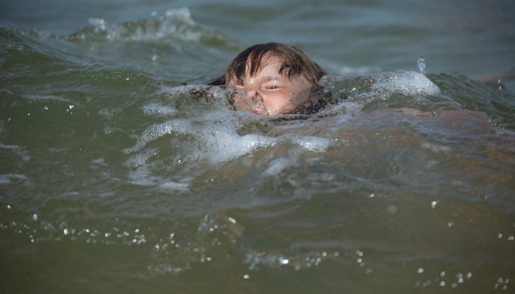 17-годишният Николай извади от морето двама братя на по 14 и 8 години