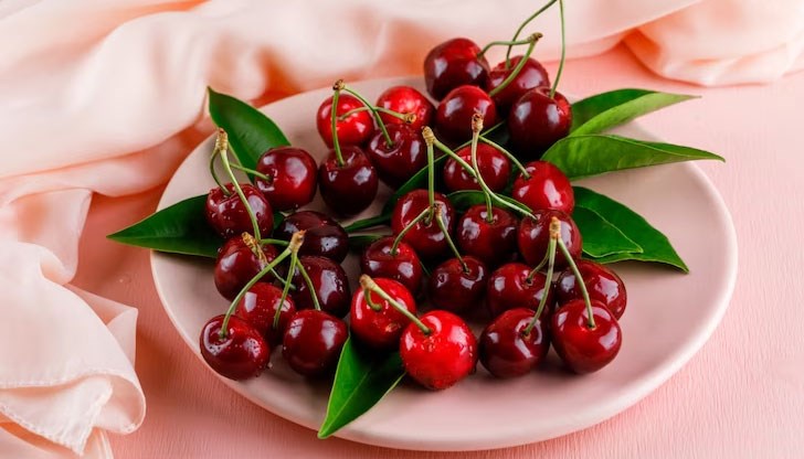 Черешите на пазара се продават за 7 евро за килограм Черешите на пазара се продават за 7 евро за килограм