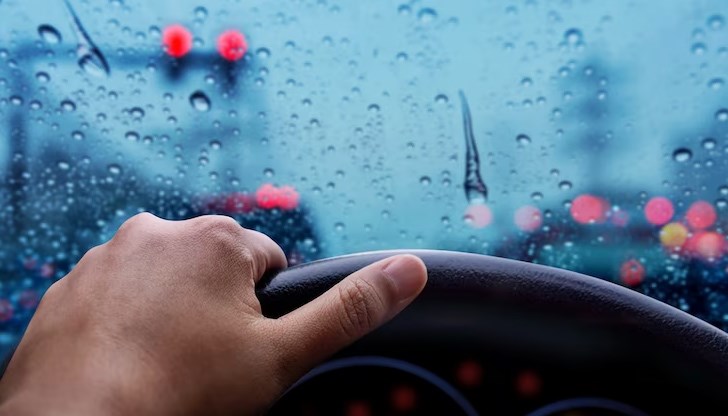 С извънредно съобщение на мобилните телефони Гражданска защита предупреждава за движението на циклона С извънредно съобщение на мобилните телефони Гражданска защита предупреждава за движението на циклона