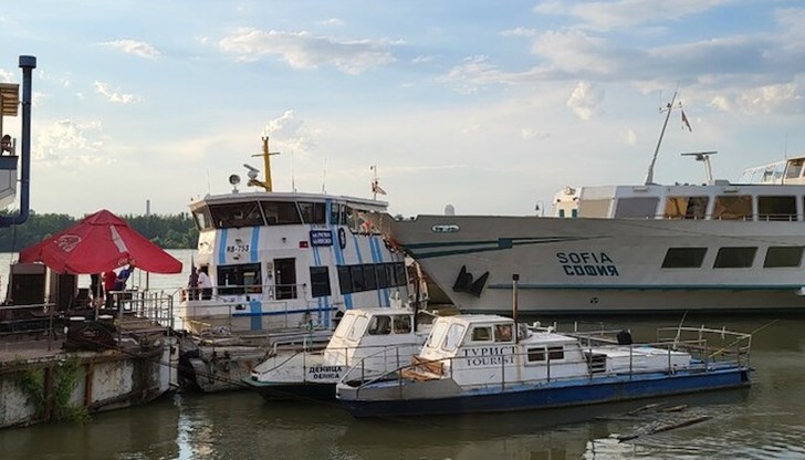 Съжаляваме за станалото, но най-важното е, че няма пострадали хора, каза собственикът на корабчето