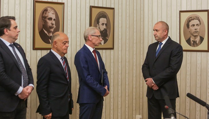 Според Румен Радев този мандат вече е дискредитиран Според Румен Радев този мандат вече е дискредитиран