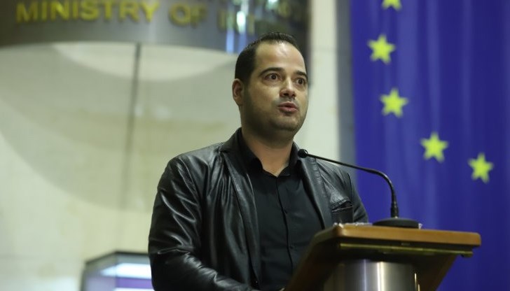 Калин Стоянов беше обвинен в принуда в случая с АМ АМ "Хемус" и "изнасяните пари в чували" Калин Стоянов беше обвинен в принуда в случая с АМ АМ "Хемус" и "изнасяните пари в чували"