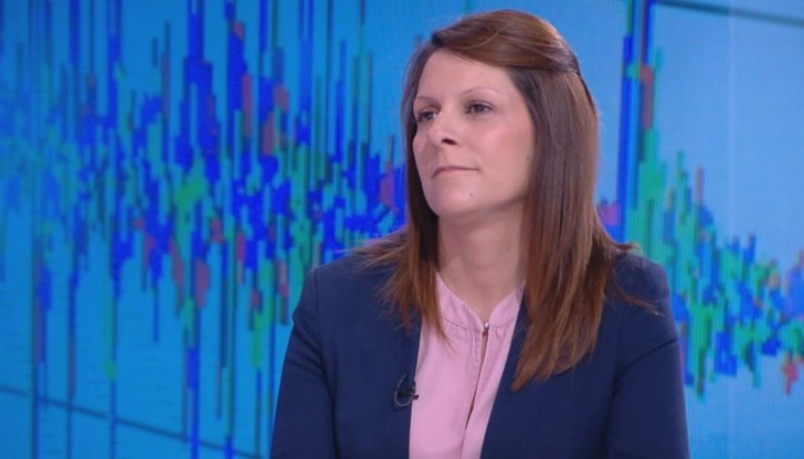 Този процес на трусове може да затихва в продължение на една година или повече Този процес на трусове може да затихва в продължение на една година или повече