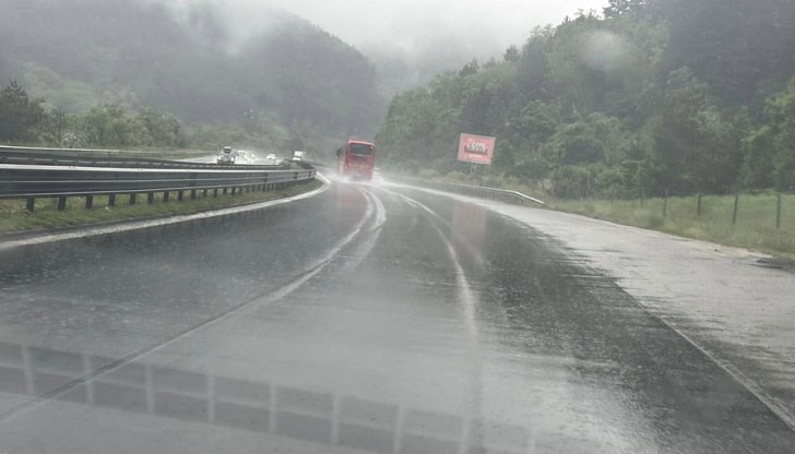 Има опасност от аквапланинг между 20-ти км и гр. Правец. Има опасност от аквапланинг между 20-ти км и гр. Правец.