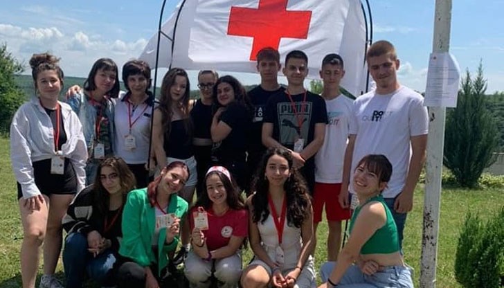 През обучението на БМЧК - Русе преминаха 11 момичета и момчета През обучението на БМЧК - Русе преминаха 11 момичета и момчета