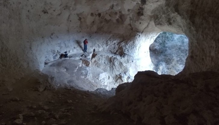 Голяма пещера в Русенското Поломие по време на пролетното равноденствие
