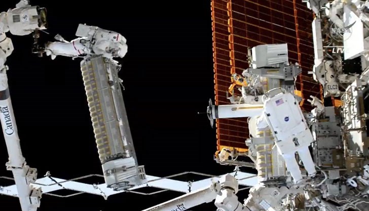 Това се случи по време на шестчасово излизане в открития космос Това се случи по време на шестчасово излизане в открития космос