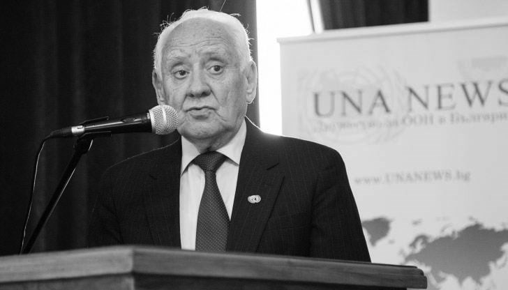 Той бе първи заместник-министър на външните работи на Република България през 1991 година Той бе първи заместник-министър на външните работи на Република България през 1991 година