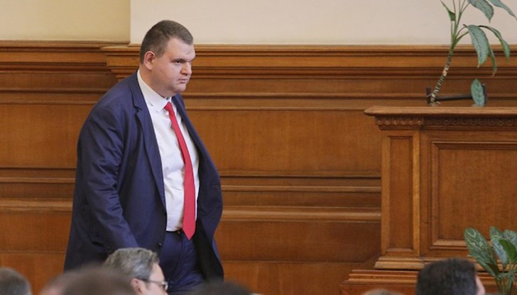 По-рано днес Мустафа Карадайъ и Делян Пеевски гласуваха за кабинета "Денков-Габриел"