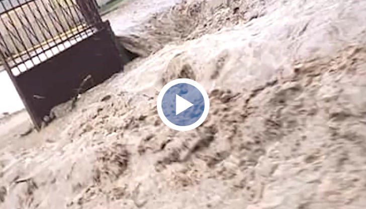 Придошлите води на река Войнишка наложиха евакуация във Видинско