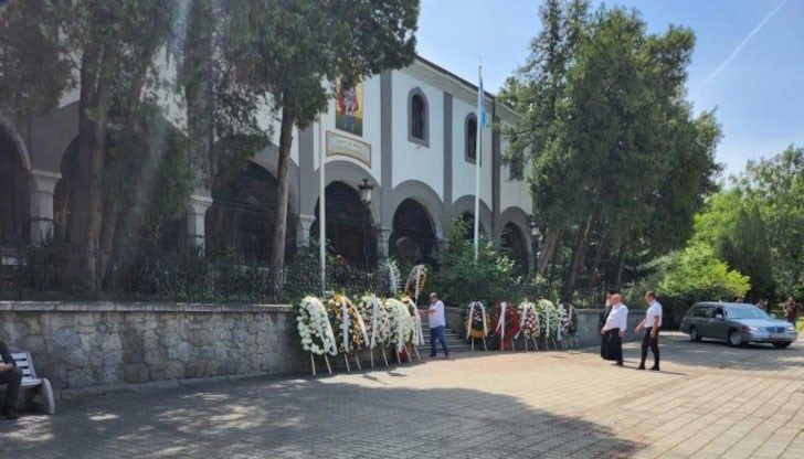 Близки на "Братя Галеви" и представители на местната власт се сбогуваха с Ангел Христов