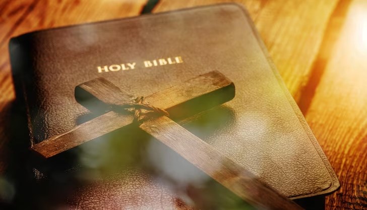 Светото писание съдържало секс, вулгарност и насилие, счита родител Светото писание съдържало секс, вулгарност и насилие, счита родител