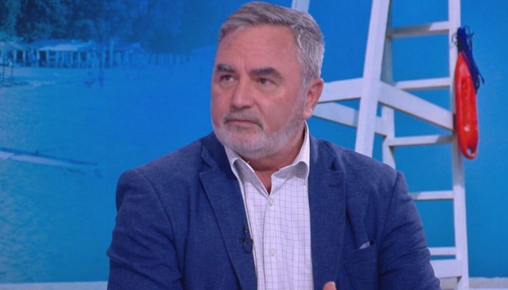 Морската вода не е стерилна и в нея има микроорганизми, добави той