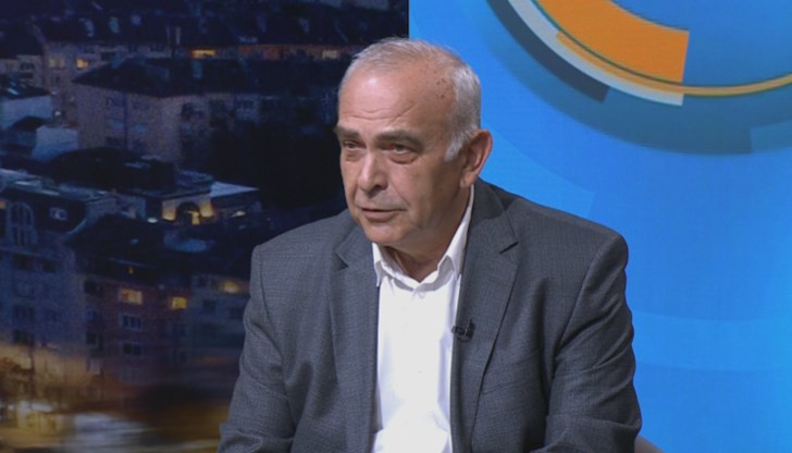 Според него единствената тема, която обединява ПП-ДБ и ГЕРБ-СДС е войната в Украйна